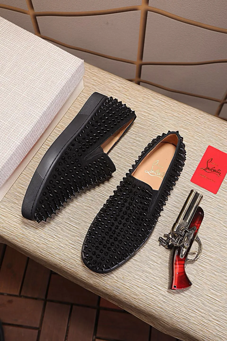 Men's shoes💰: 460💰christian louboutin (CL red sole shoes) counter nail series, high-top casual sneakers for couples📢 📢 📢 Exclusive hot style release🎈🎈💪Movable latex feet👻Finished outsole line [Proud]😝Female 35-40#Male 38#-46, global supply😝 [Top version]: Original imported cowhide upper, top original leather lining, original molded TPU outsole, original 1:1 detail processing, original shoe last.